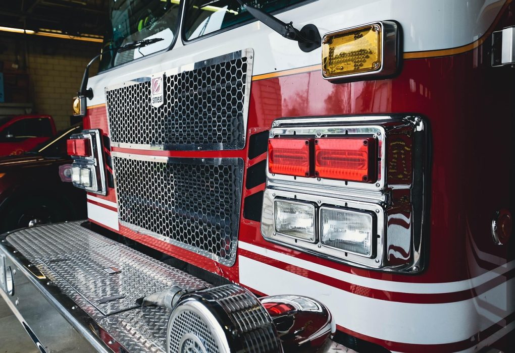 Dinas Damkar Tulang Bawang Barat Bantu Kecelakaan Di Gedung DPRD